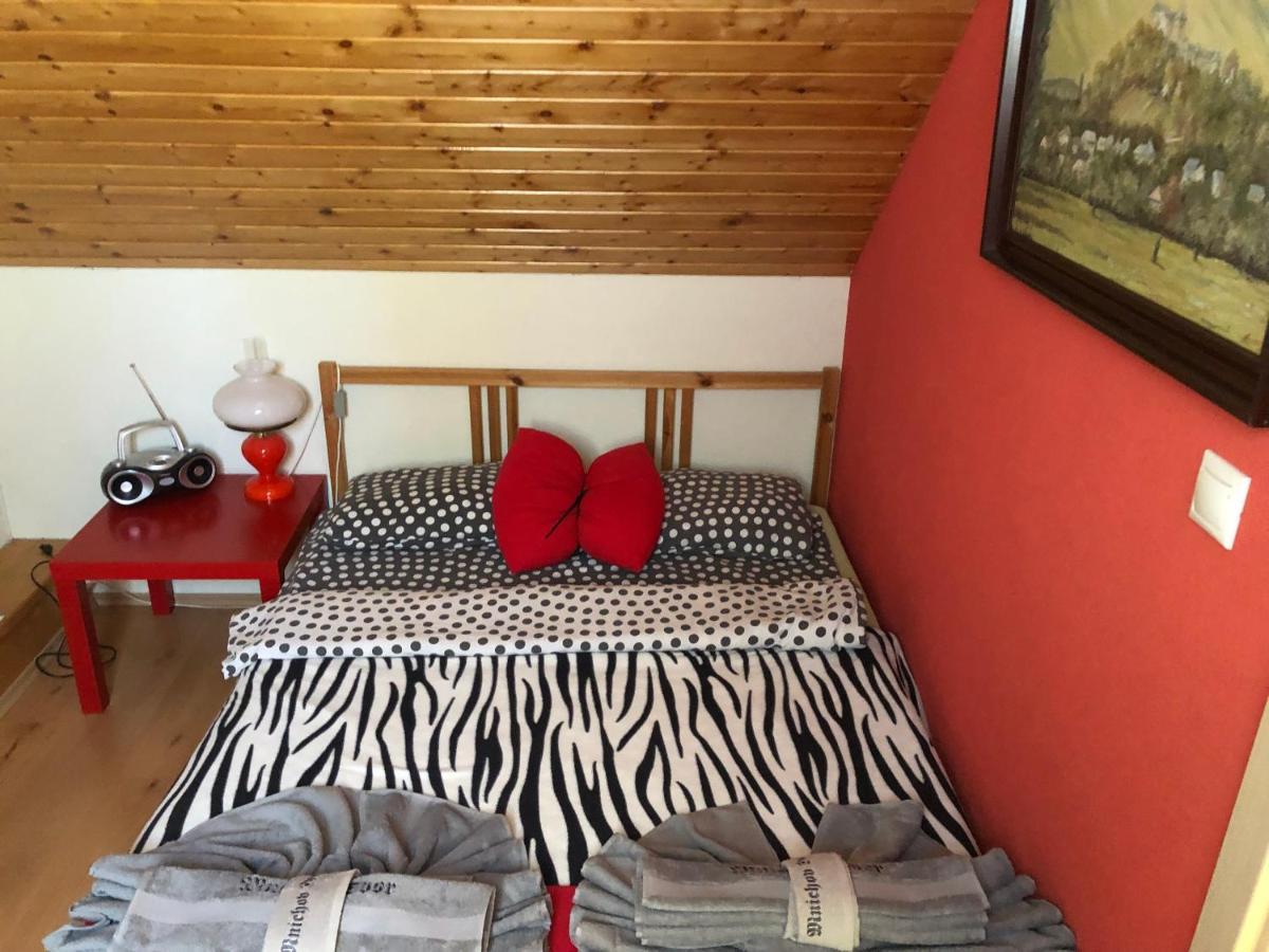 Mnichov Dvor Hotel Slovenska Lupca Buitenkant foto